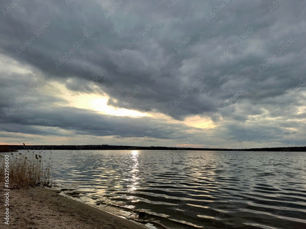 Obraz premium beautiful sunset over the river