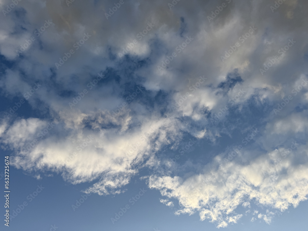 Obraz premium Clouds sky cloudscape weather cloudy heaven Cloud summer sunlight horizon day white atmosphere beauty light freedom environment dawn Himmel Sonnenuntergang Wolken Sonne Sommer bewölkt Gewitter