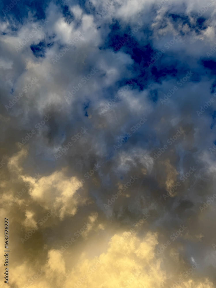 Obraz premium Clouds sky cloudscape weather cloudy heaven Cloud summer sunlight horizon day white atmosphere beauty light freedom environment dawn Himmel Sonnenuntergang Wolken Sonne Sommer bewölkt Gewitter