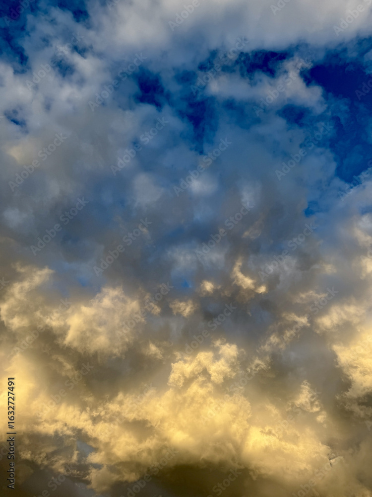Obraz premium Clouds sky cloudscape weather cloudy heaven Cloud summer sunlight horizon day white atmosphere beauty light freedom environment dawn Himmel Sonnenuntergang Wolken Sonne Sommer bewölkt Gewitter