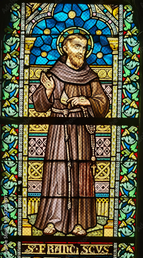 Obraz premium Stained Glass – Saint Francis of Assisi, Rochefort Church, Belgium