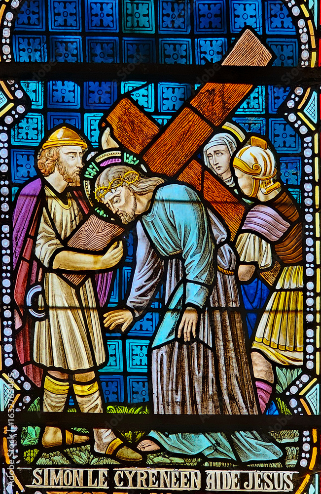 Obraz premium Stained Glass – Simon of Cyrene Helps Jesus Carry the Cross, Rochefort Church, Belgium