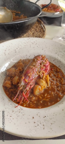 Obraz na płótnie Arroz meloso con mariscos y gamba roja