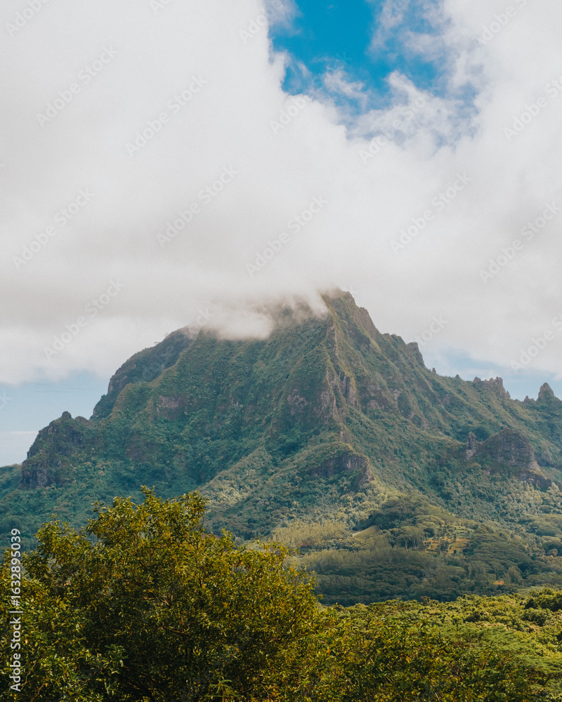 Obraz premium Mount Rotui rises over lush Moorea Island in French Polynesia.