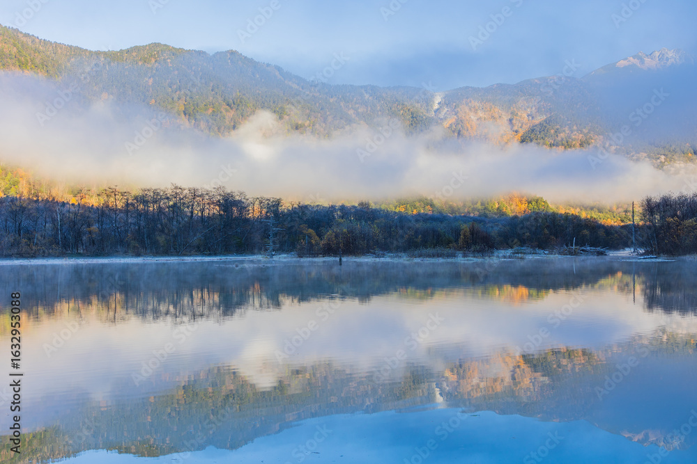 Fototapeta premium 日本の風景 長野 晩秋の上高地 大正池