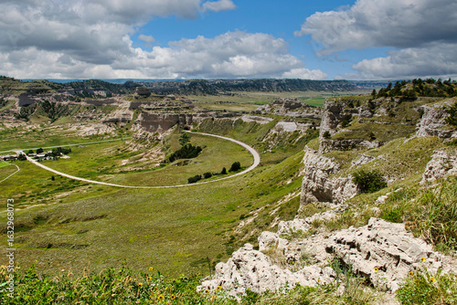 Konstfotografi Summer View from the South Overlook of the Visitor Center and Summit Road Going into the Tunnel, Scotts Bluff National Monument in Nebraska