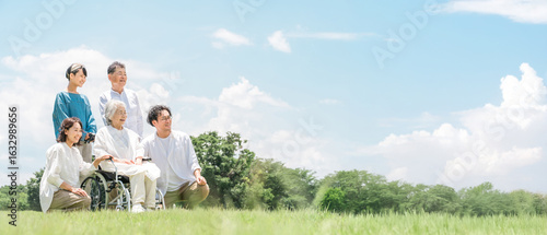 Konstfotografi 公園にいる三世代ファミリー,三世代家族