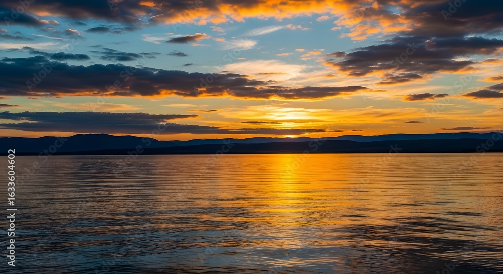 Obraz premium Vibrant sunset over the calm ocean with colorful clouds