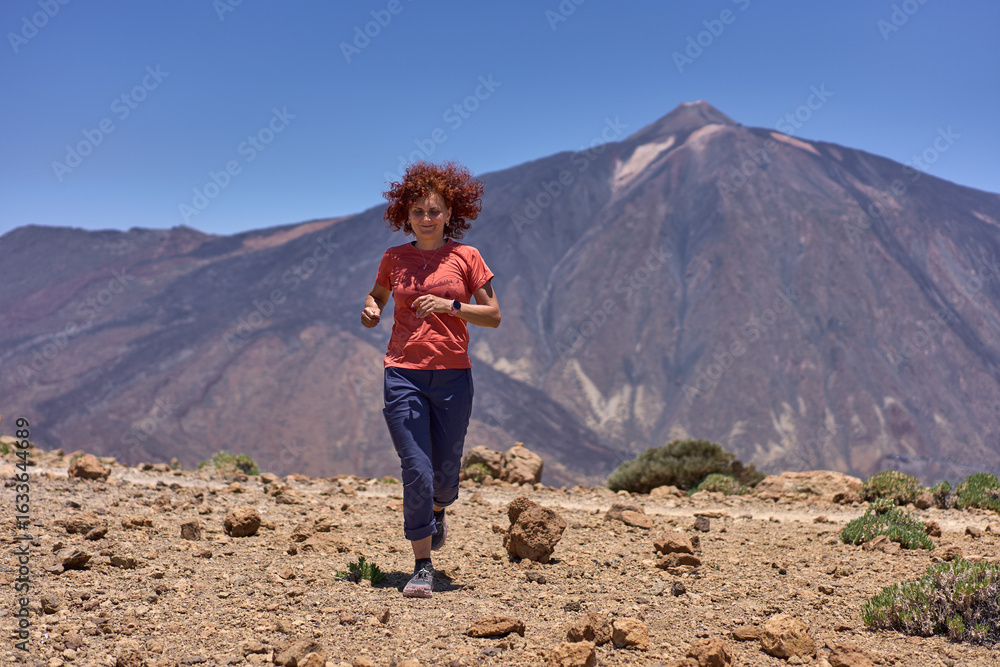Naklejka premium Trail runner woman near Teide
