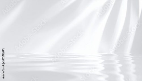 潤いや透明感イメージの水面のある部屋　光が差し込む白い空間にできた柔らかな反射と影の抽象背景