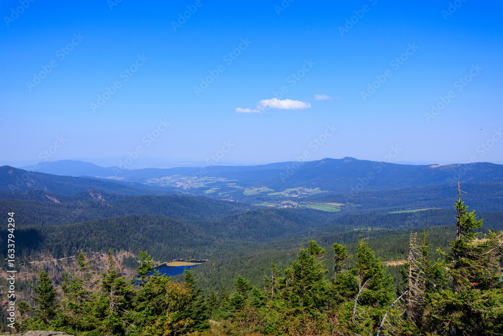 Obraz premium Mountain panorama with lake Kleiner Arbersee and summit Osser seen from Arber in Bavarian Forest, Germany