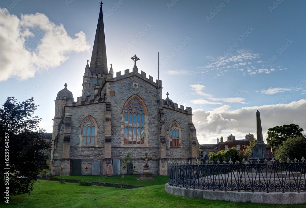 Fototapeta premium centre historique de Londonderry ou Derry en Irlande du Nord, Royaume-Uni