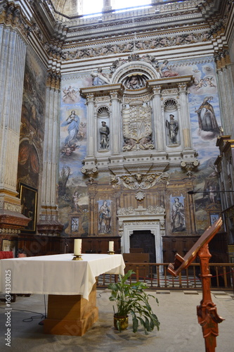 Interior da Capela Real de Granada na Espanha