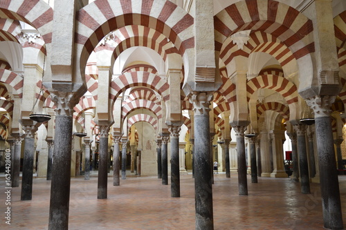 Arcos da Mesquita Catedral de Córdoba na Espanha