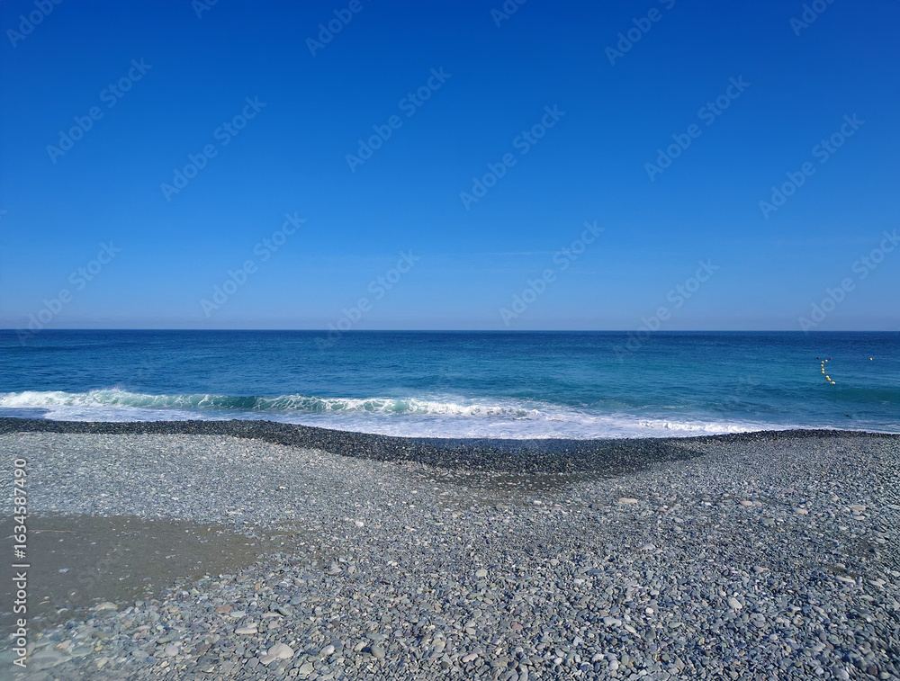 Obraz premium 小田原の砂浜と海と水平線