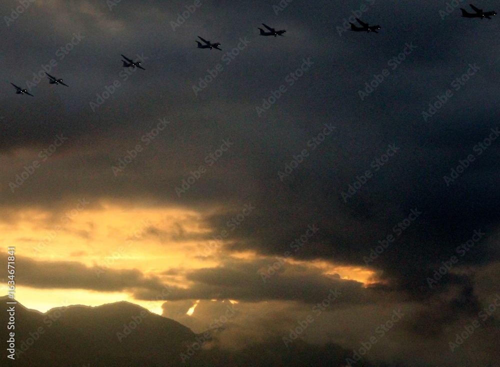 Obraz premium Clouds, Hills Crimson Skies: Nepal’s Sunset Symphony