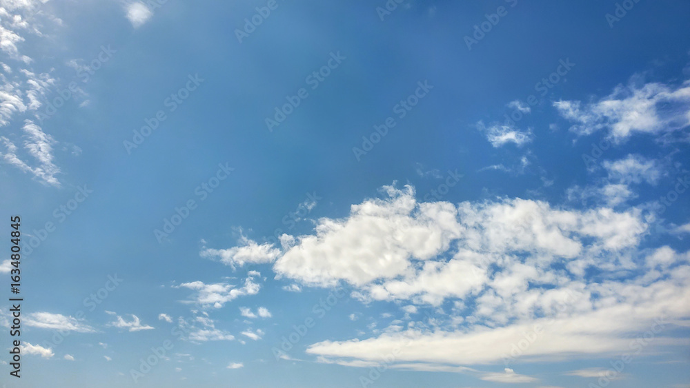 Fototapeta premium blue sky with clouds wallpaper