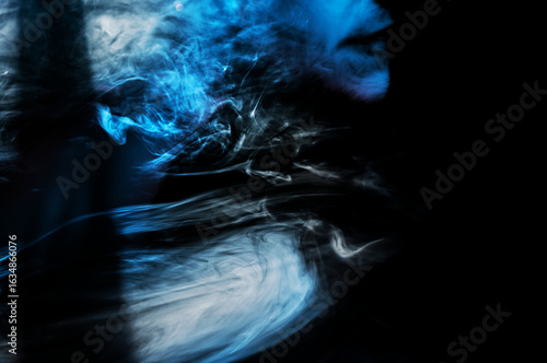 Εκτύπωση καμβά Woman in smoke