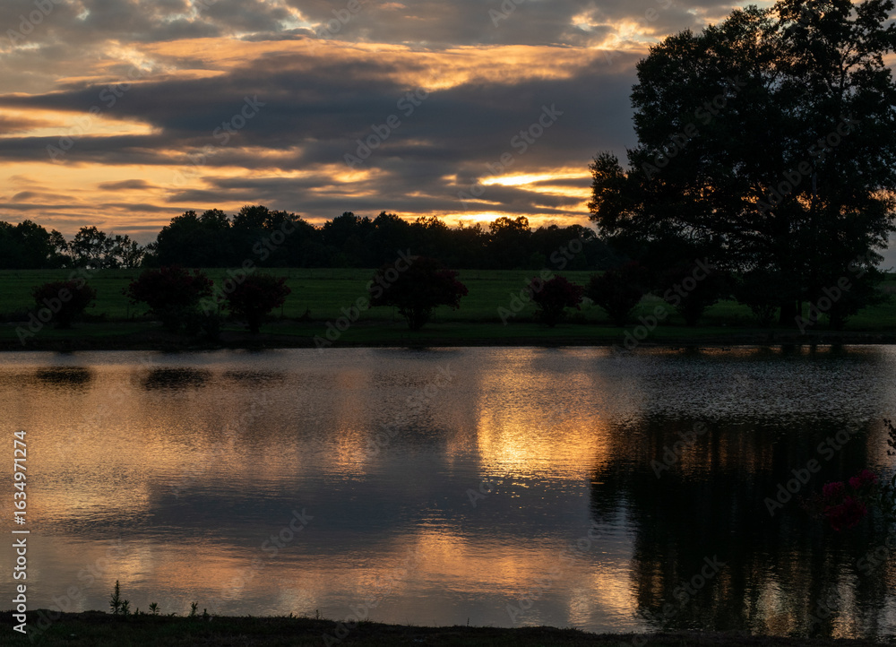 Naklejka premium sunset over the lake