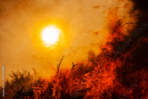 Foto Fire catastrophe and darkening of the sun - 0160