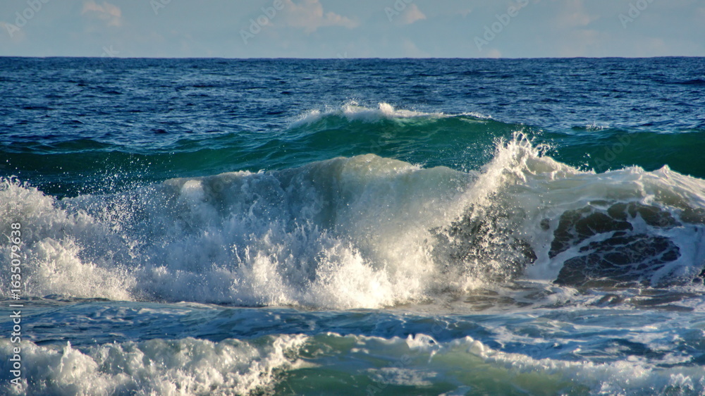 Naklejka premium Waves breaking just off the beach in Zipolite, Mexico