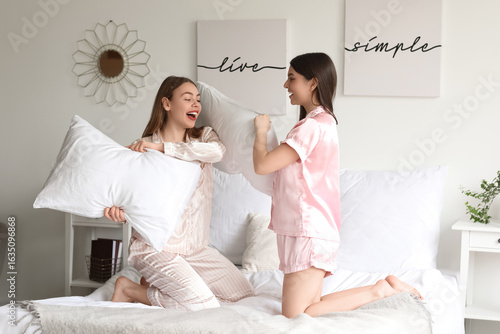 Female friends fighting pil...