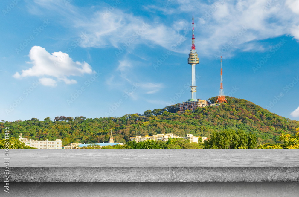 Obraz premium outdoor skyline city mountain landscape blue sky cityscape street travel