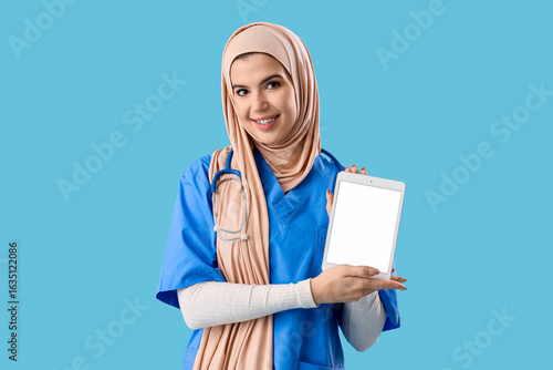 Muslim medical intern with ...