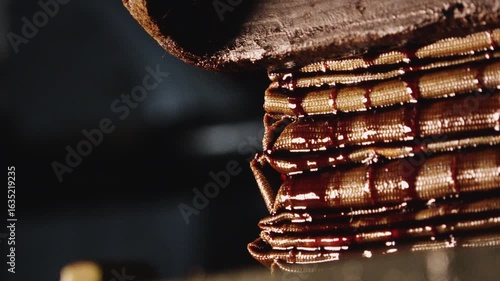 手作り醤油醸造「絞り」Artisanal Soy Sauce Pressing Process