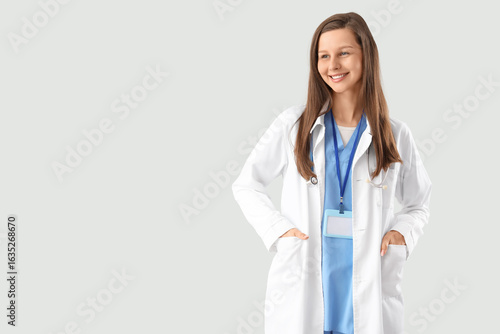 Female medical intern on li...