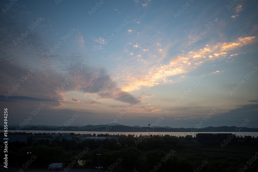 Obraz premium sunset in the city