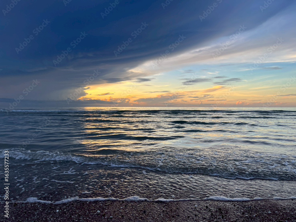 Obraz premium sunset on the beach