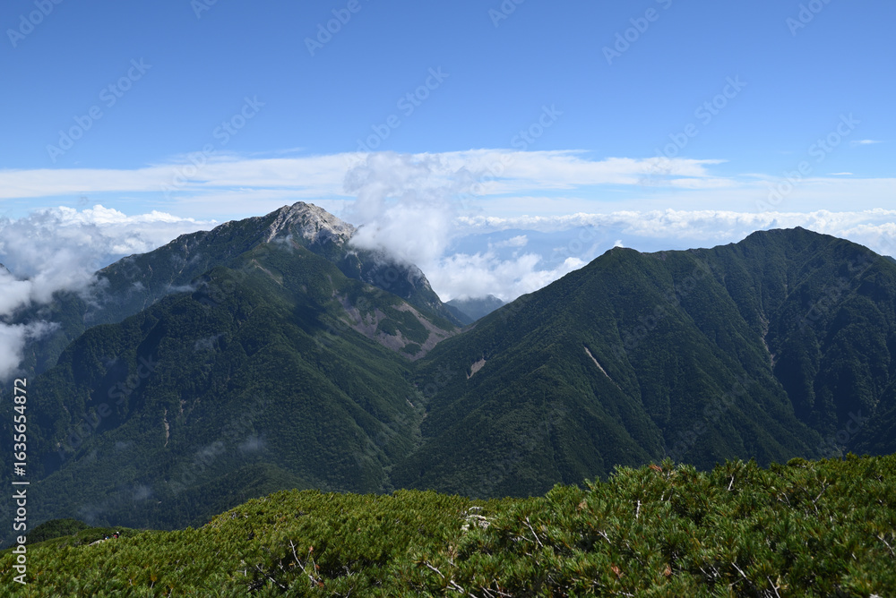 Fototapeta premium Climbing Mount Senjogatake Yamanashi, Japan