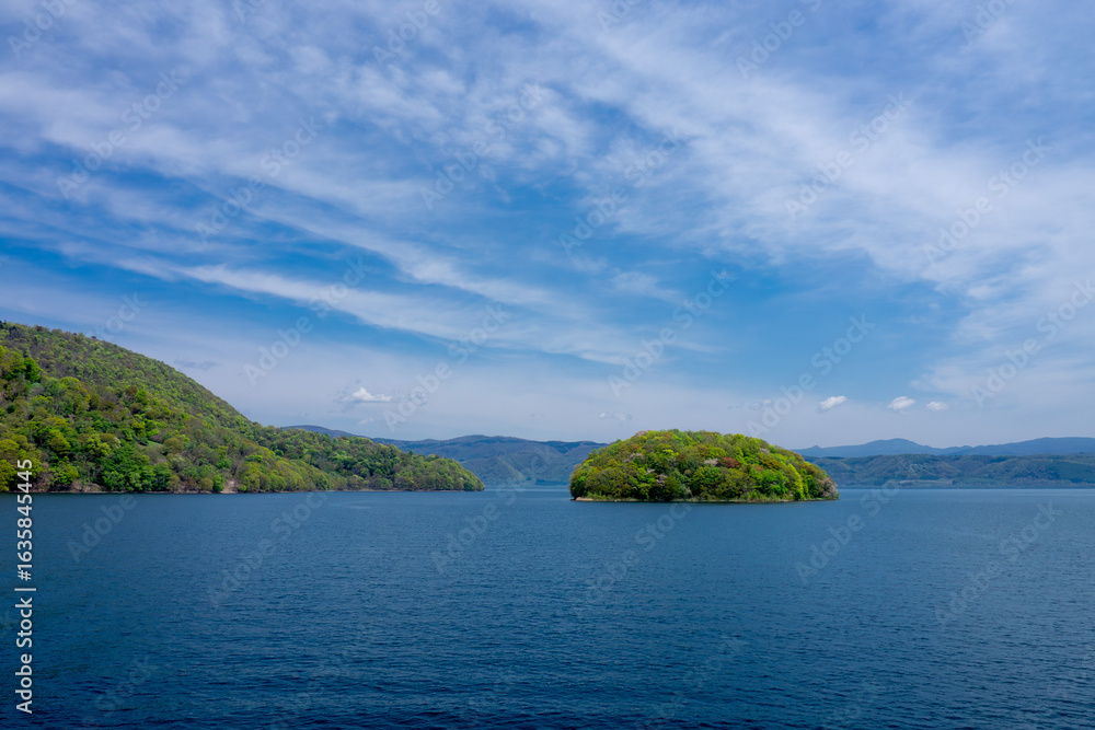 Obraz premium 洞爺湖の風景 観覧船より望む