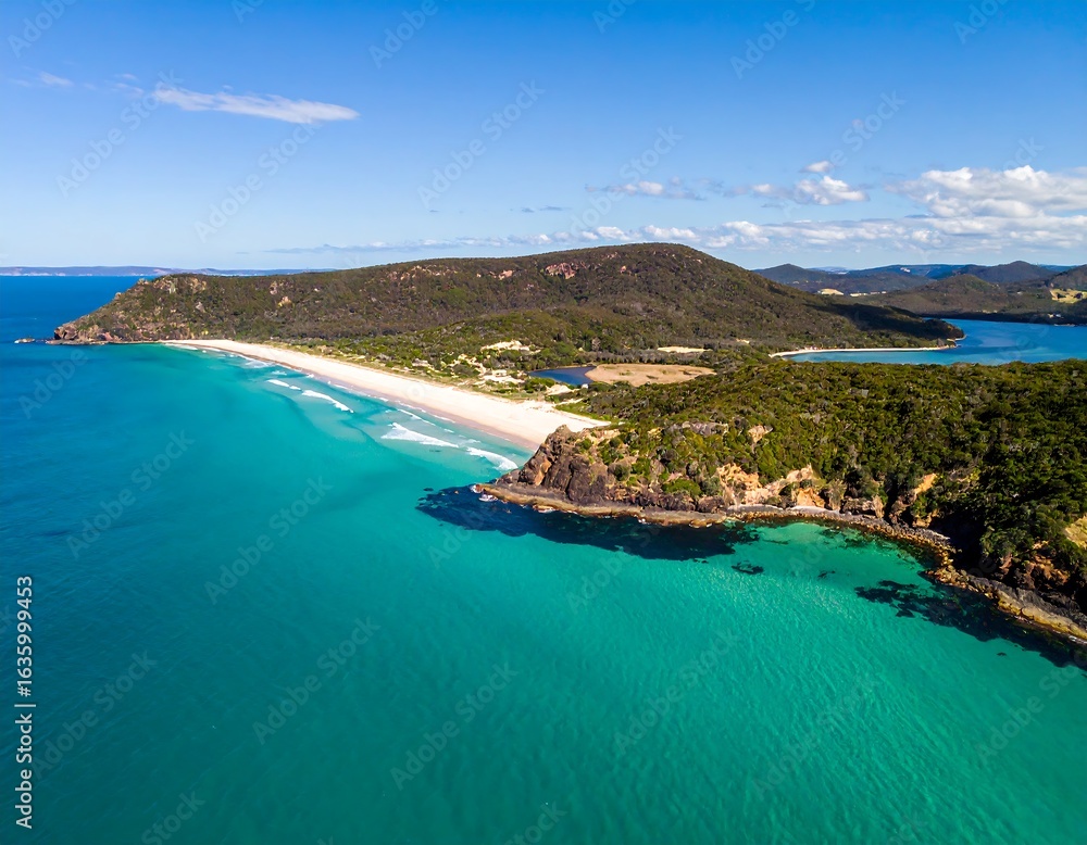 Obraz premium Coastal landscape, white sand beach, turquoise water