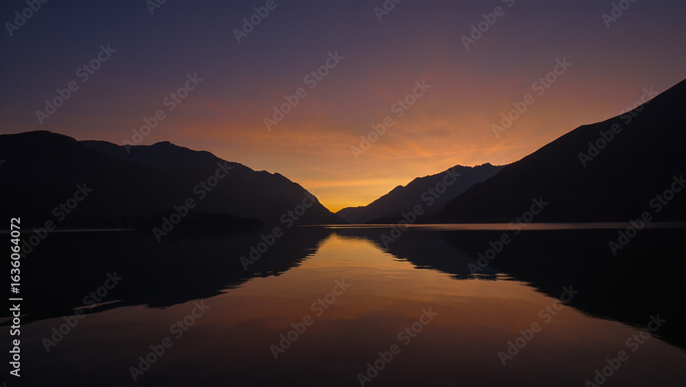 Obraz premium sunset over the lake