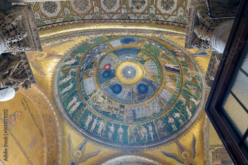 Obraz na plátně Mosaic of the Dome of Creation depicting Genesis scenes in the narthex of St Mark's Basilica (Basilica di San Marco), Venice, Italy