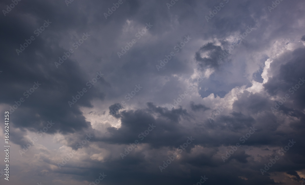 Obraz premium dark storm clouds with background,Dark clouds before a thunder-storm. 