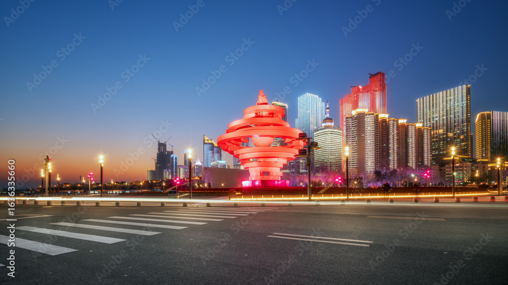 Fototapeta premium Qingdao May Fourth Square Evening View with Illuminated Landmark