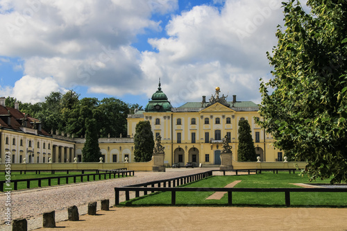 8.08.2025 Białystok Polska. Widok na historyczny Pałac Branickich latem.