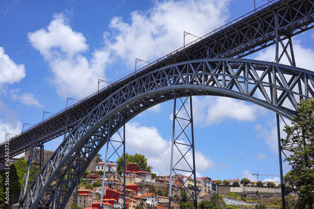 Fototapeta premium View on Dom Luís I Bridge in Porto and Douro river - Portugal