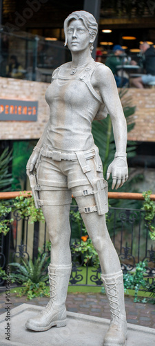 Tableau sur toile Statue of lara croft from tomb raider
