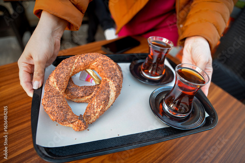 Baked bagel, cheese and tea
