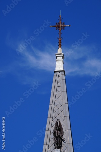croix chrétienne flèche