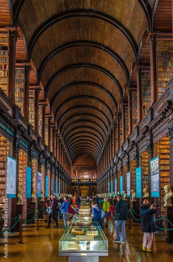 Fototapeta premium Visitors Explore the Iconic Trinity College Library in Dublin