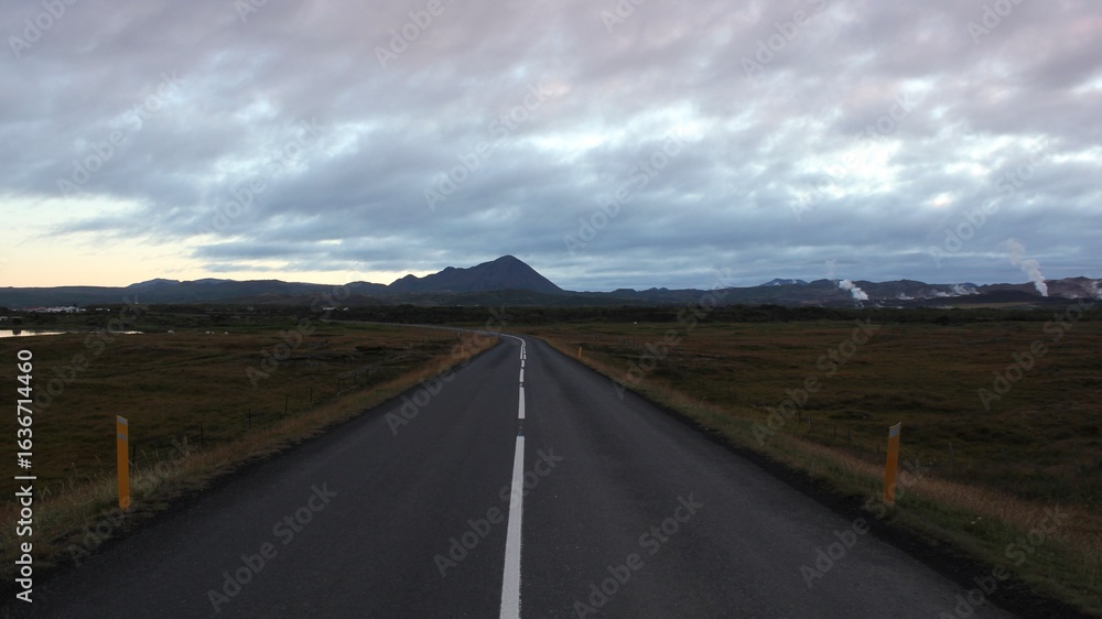 Naklejka premium Icelandic road