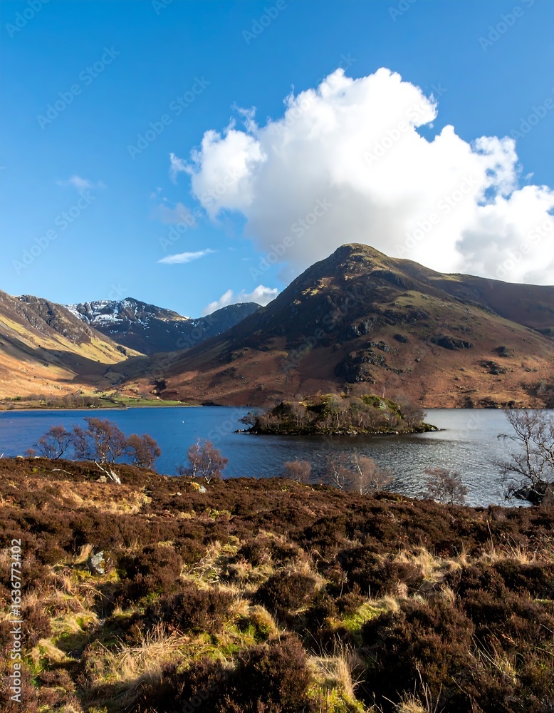 Obraz premium Scenic lake with mountains (1)