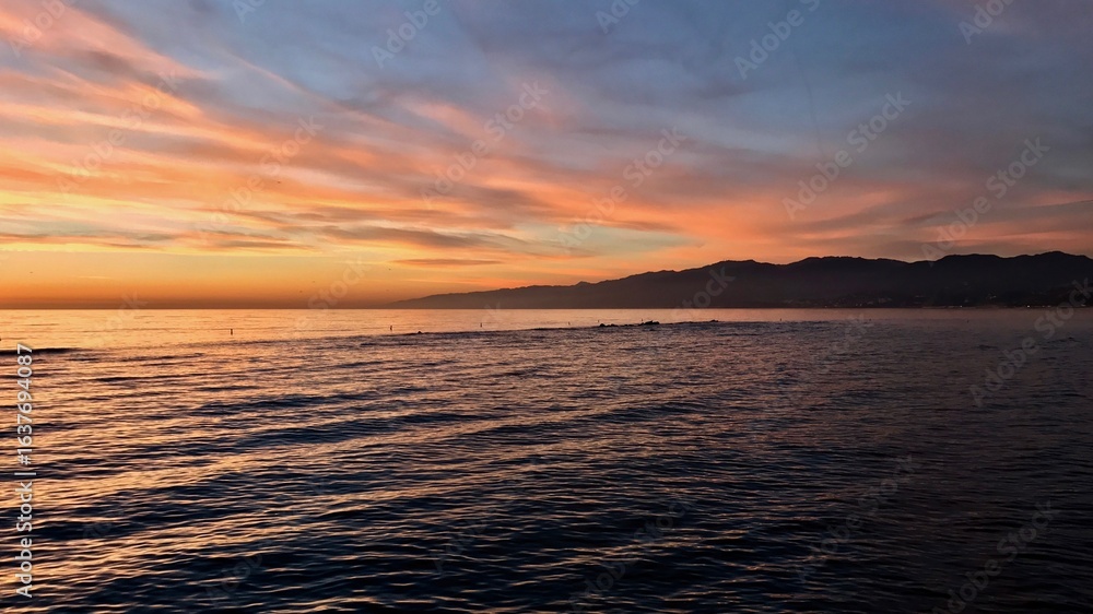 Obraz premium Sunset Over the Ocean
