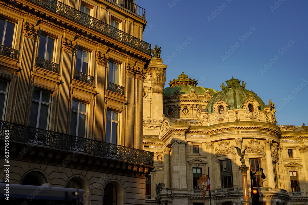 Fototapeta premium beautiful Haussmannian architecture in Paris , real estate