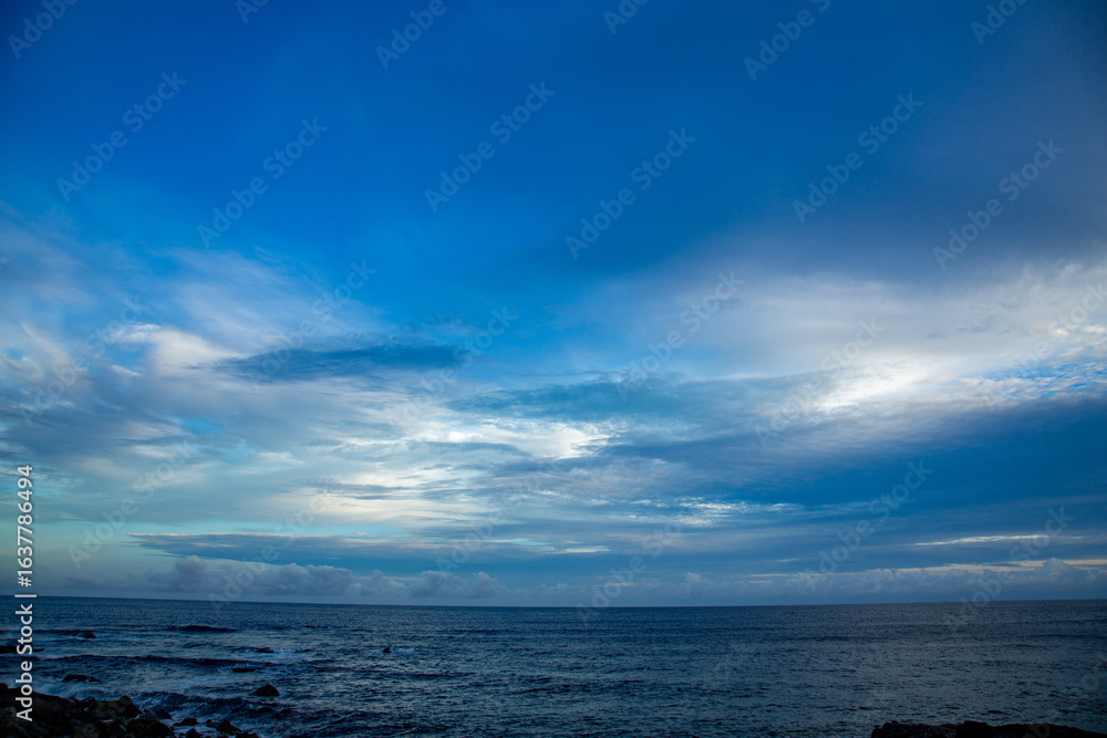 Obraz premium 夏の奄美大島の風景。夏雲。